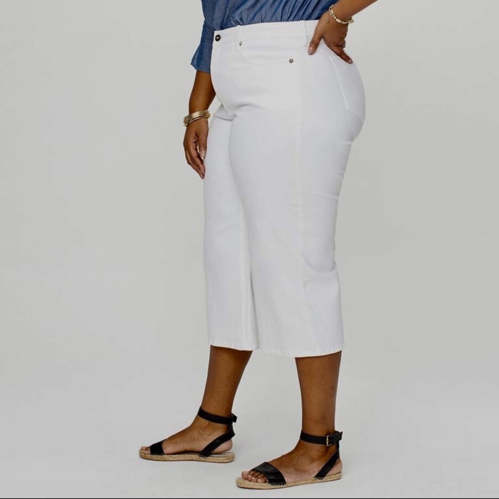 NWT Knit Capri stretch jeans